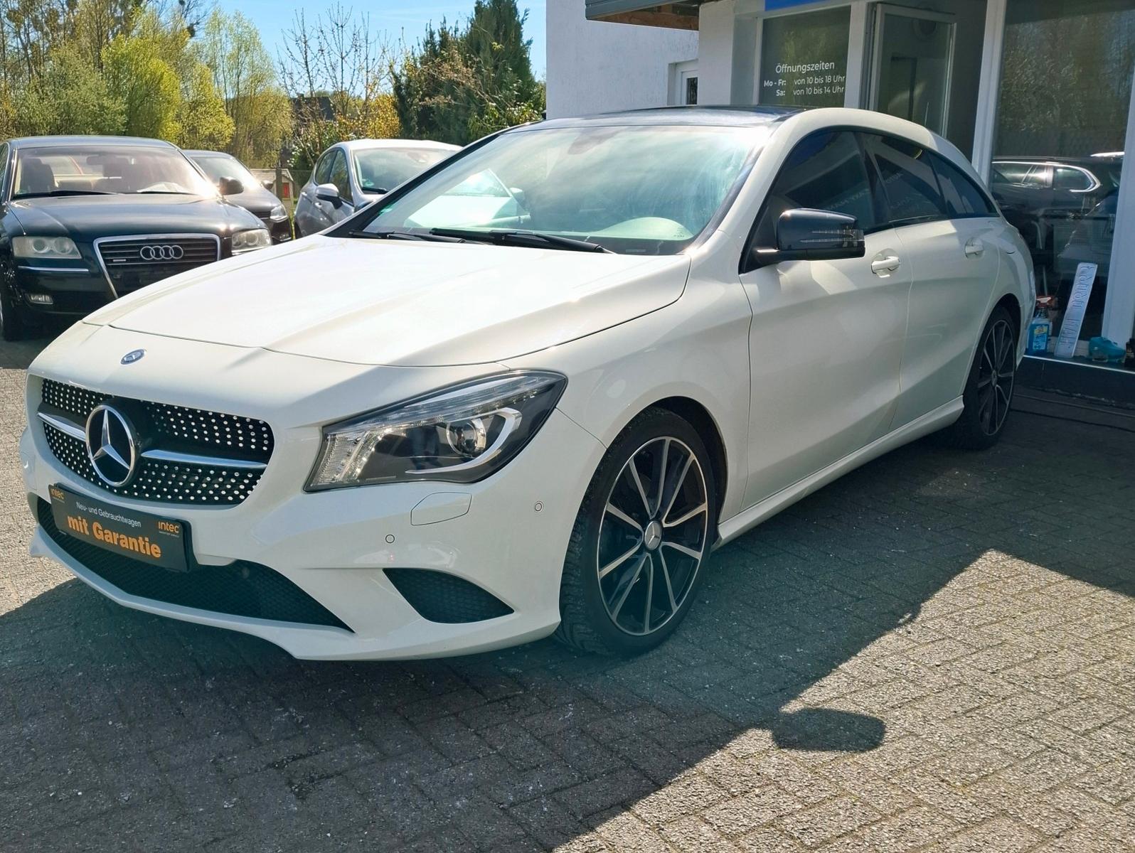 Mercedes-Benz CLA Shooting Brake CLA 180 * 2015 *Schiebedach