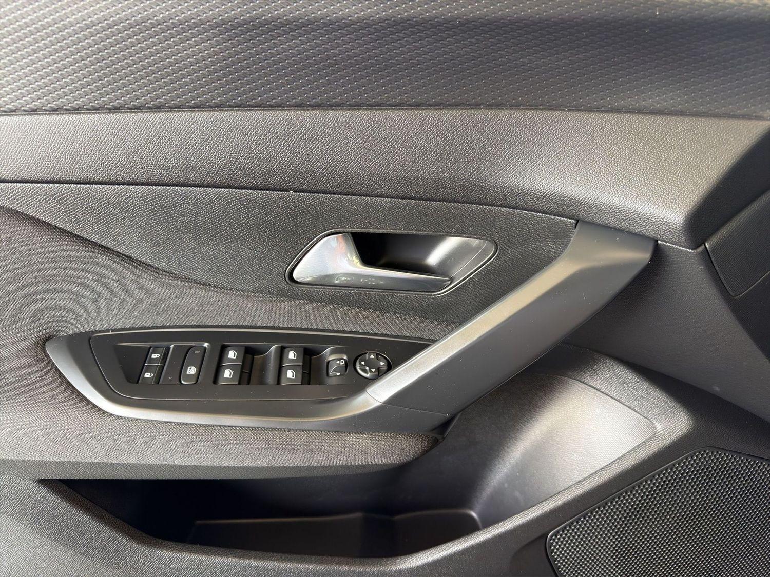 Peugeot 308 1.5HDi EAT8 Active Pack Navi LED SHZ PDC v+h