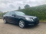 Mercedes-Benz E 300 BlueEFFICIENCY AVANTGARDE Vollausstattung - gebrauchte Mercedes-Benz E 300 aus dem Jahr 2011