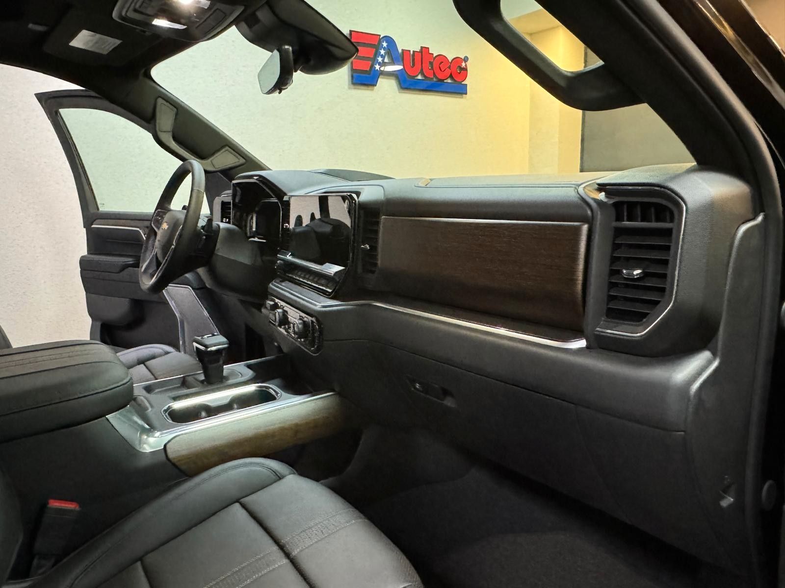 Fahrzeugabbildung Chevrolet 2026 SILVERADO DURAMAX DIESEL 4x4 HIGH COUNTRY