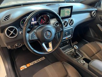 Mercedes-Benz CLA 180 Shooting Brake *NAVI*PDC*TEMPOMAT*