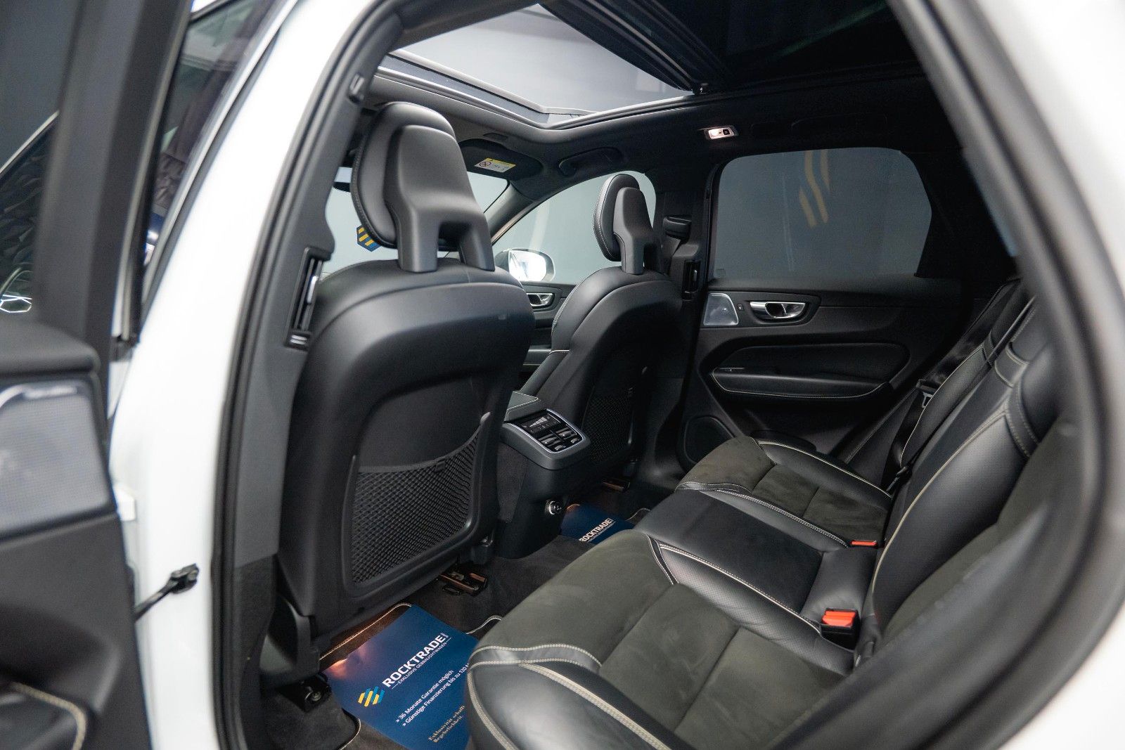 Fahrzeugabbildung Volvo XC60 R Design AWD | ACC | Pano | B&W | LED | 21`