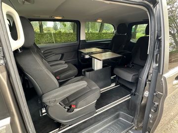 Mercedes V 220 - 10