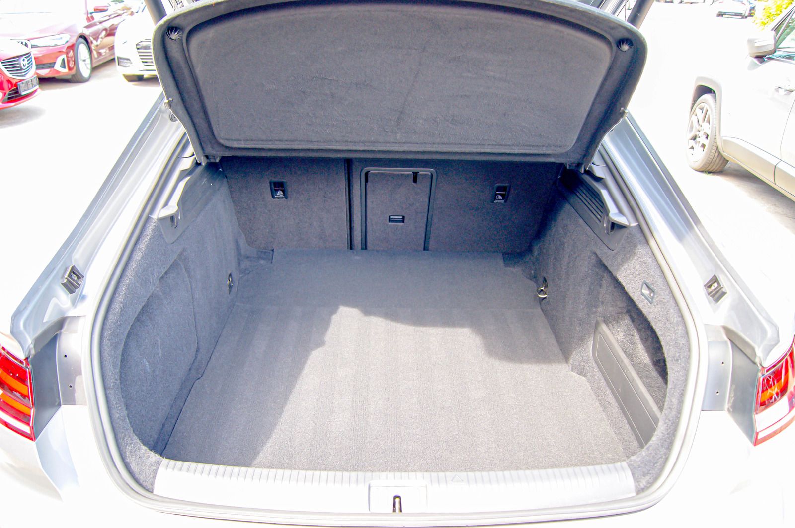 Fahrzeugabbildung Volkswagen Arteon R-Line 4Motion HEADUP PANORAMA STANDHEIZG