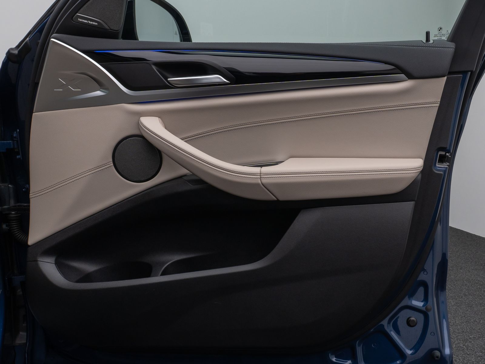 Fahrzeugabbildung BMW X4 xD30d M Sport Panorama Kamera HUD H/K AHK 21"