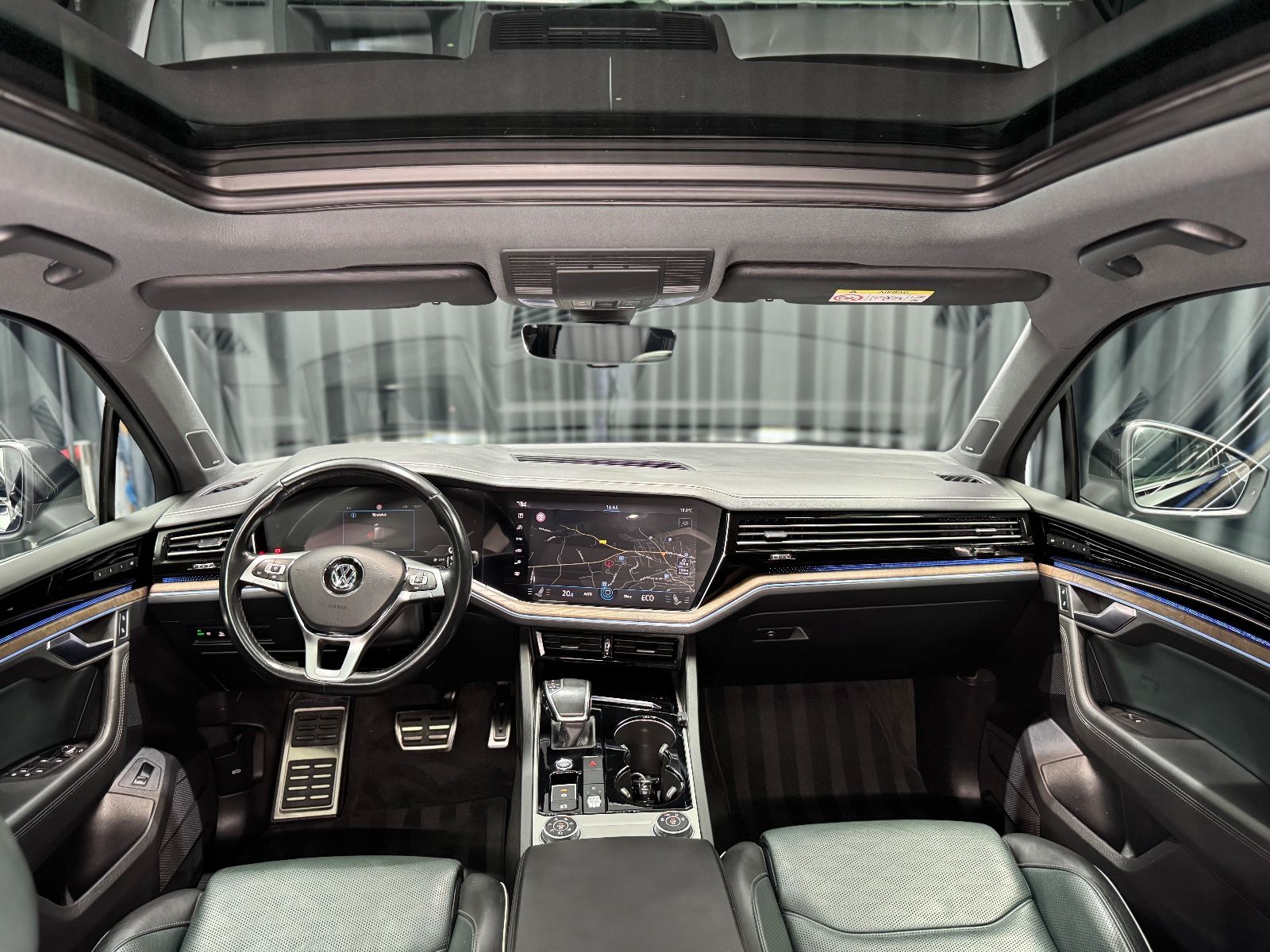 Fahrzeugabbildung Volkswagen Touareg 4.0 TDI V8 Atmosphere 4Motion|R-LINE|AHK