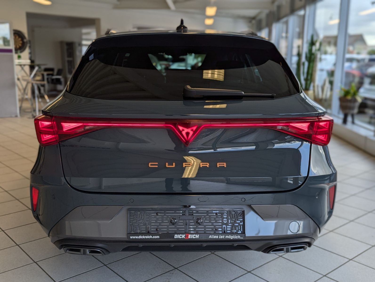 CUPRA Leon 1.5 eTSI Matrix Intelligent-Dynamic-Edge - Image 6