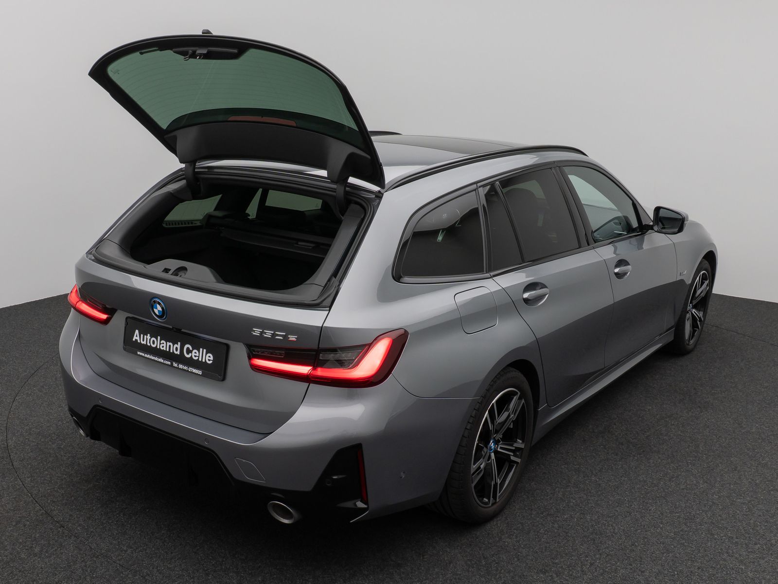 Fahrzeugabbildung BMW 330e M Sport Panorama Kamera HUD DAB HiFi AHK