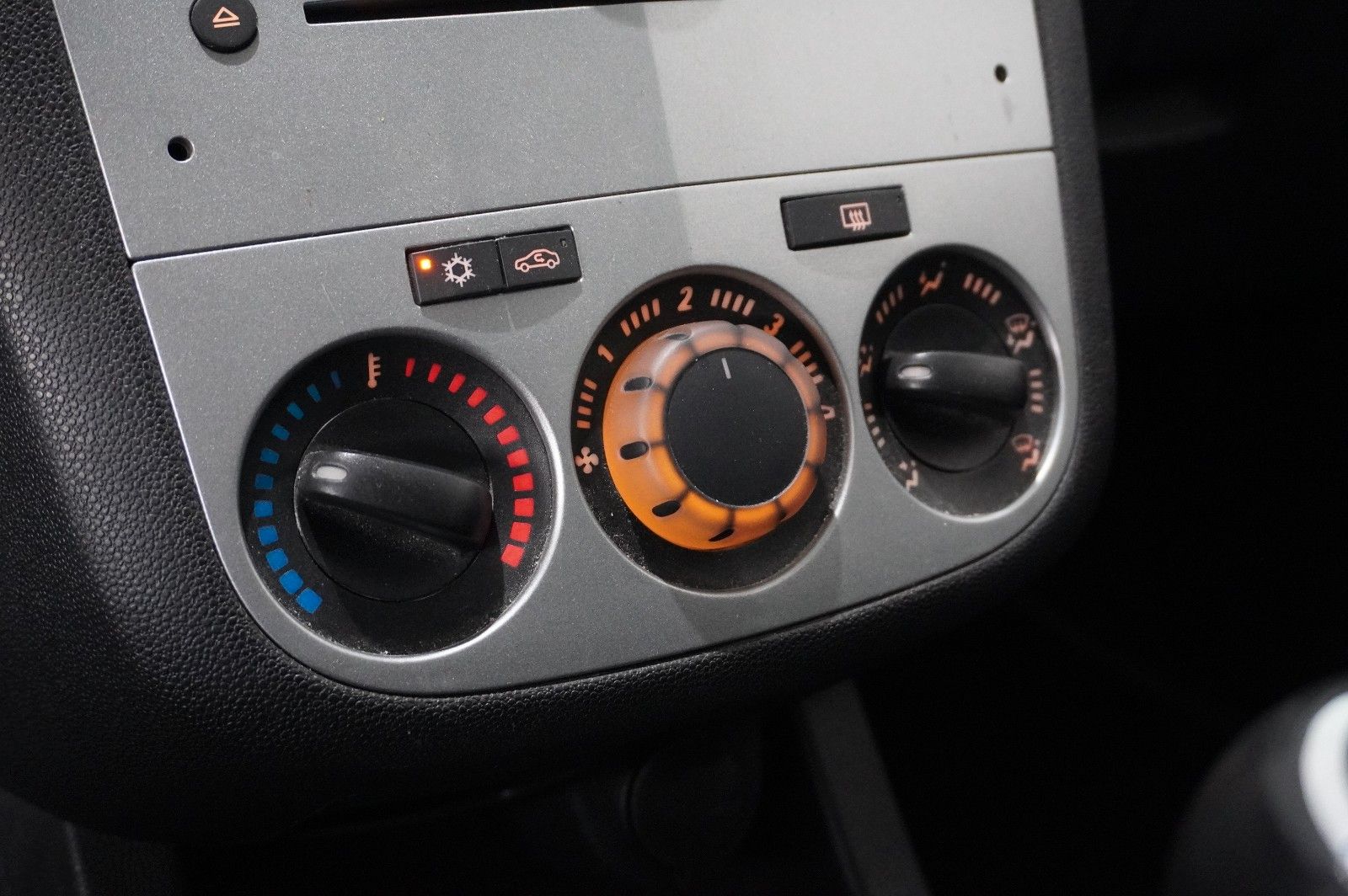 Fahrzeugabbildung Opel Corsa D 1.4 TÜR 150 JAHRE KLIMA/SHZ/TEMP./SPORT