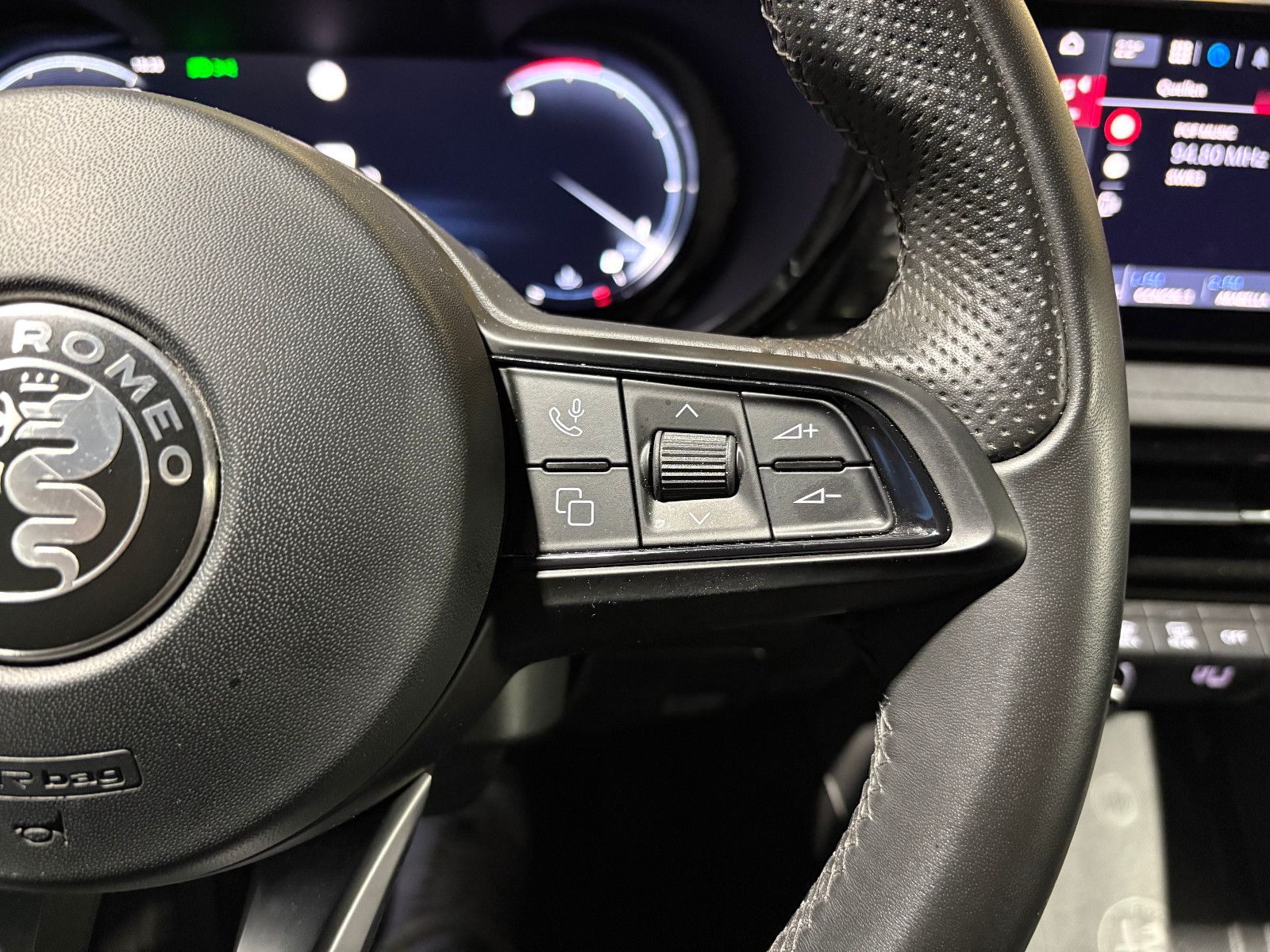 Fahrzeugabbildung Alfa Romeo Tonale Sprint/APPLE/NAVI/ACC/PDC/SPURHALTE/KLIMA