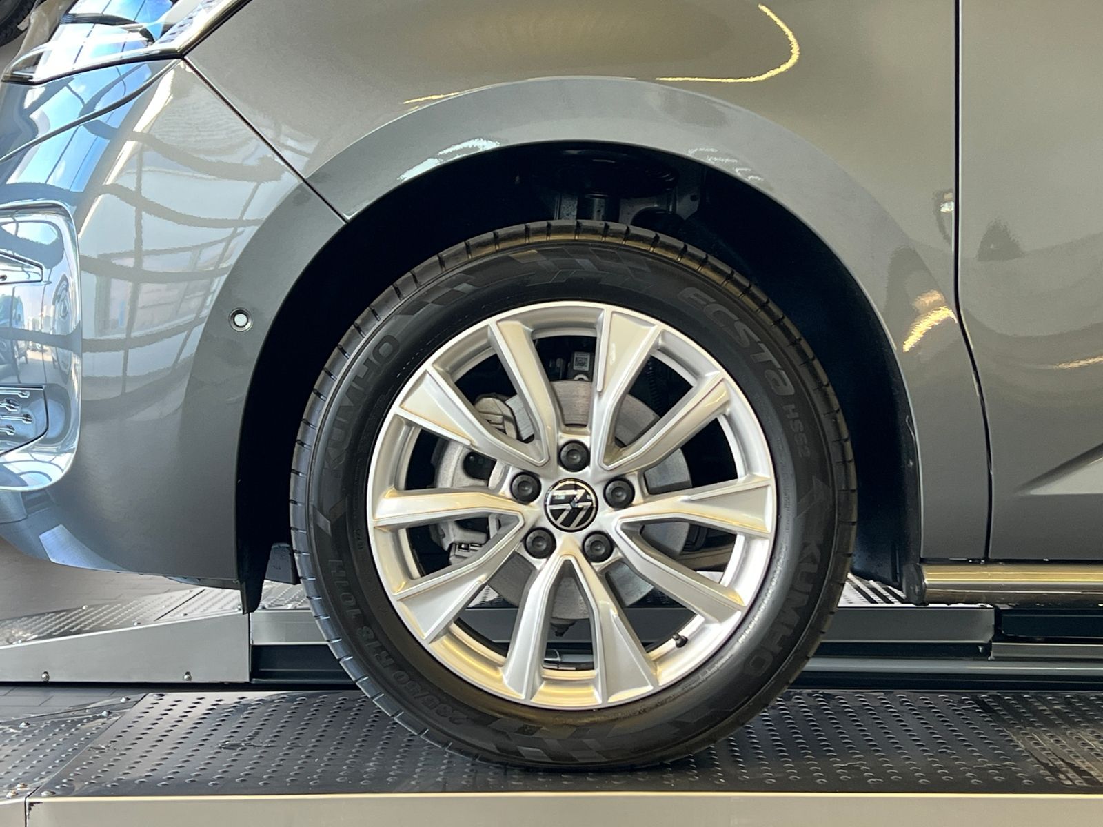 Fahrzeugabbildung Volkswagen T7 Multivan Style 2.0 TDI DSG *AHK, IQ.Light, Pa