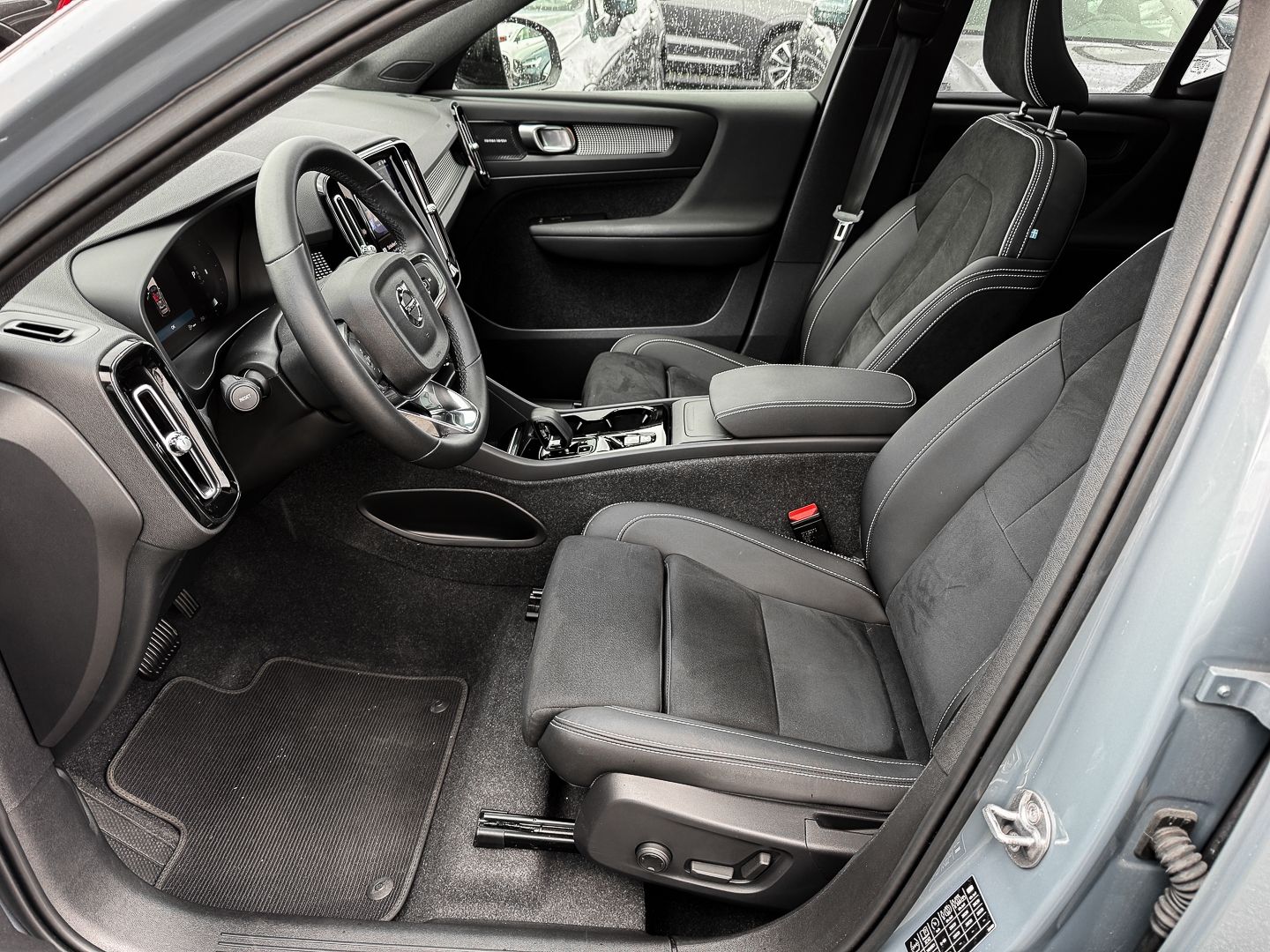 Volvo XC40 Ultimate Dark 2WD B4 EU6d StandHZG AHK Digi foto 12
