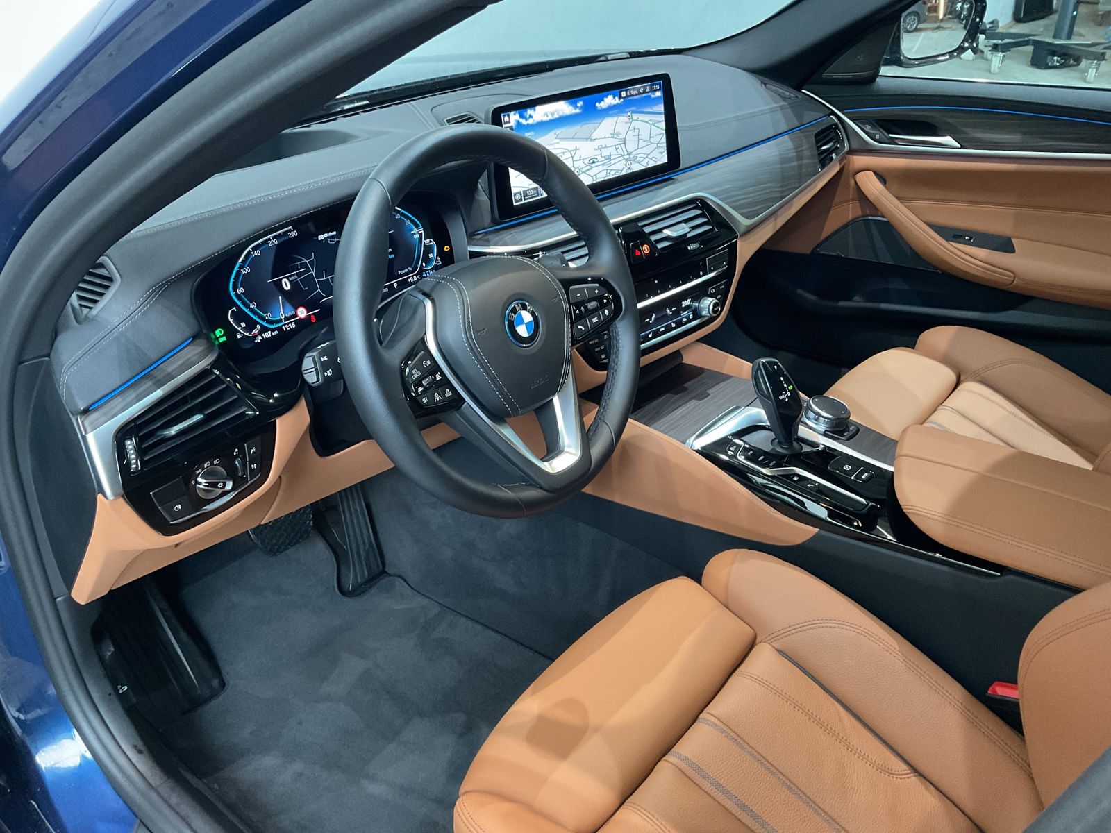 Fahrzeugabbildung BMW 530e Touring Head-Up Aktivlenkung Laserlicht