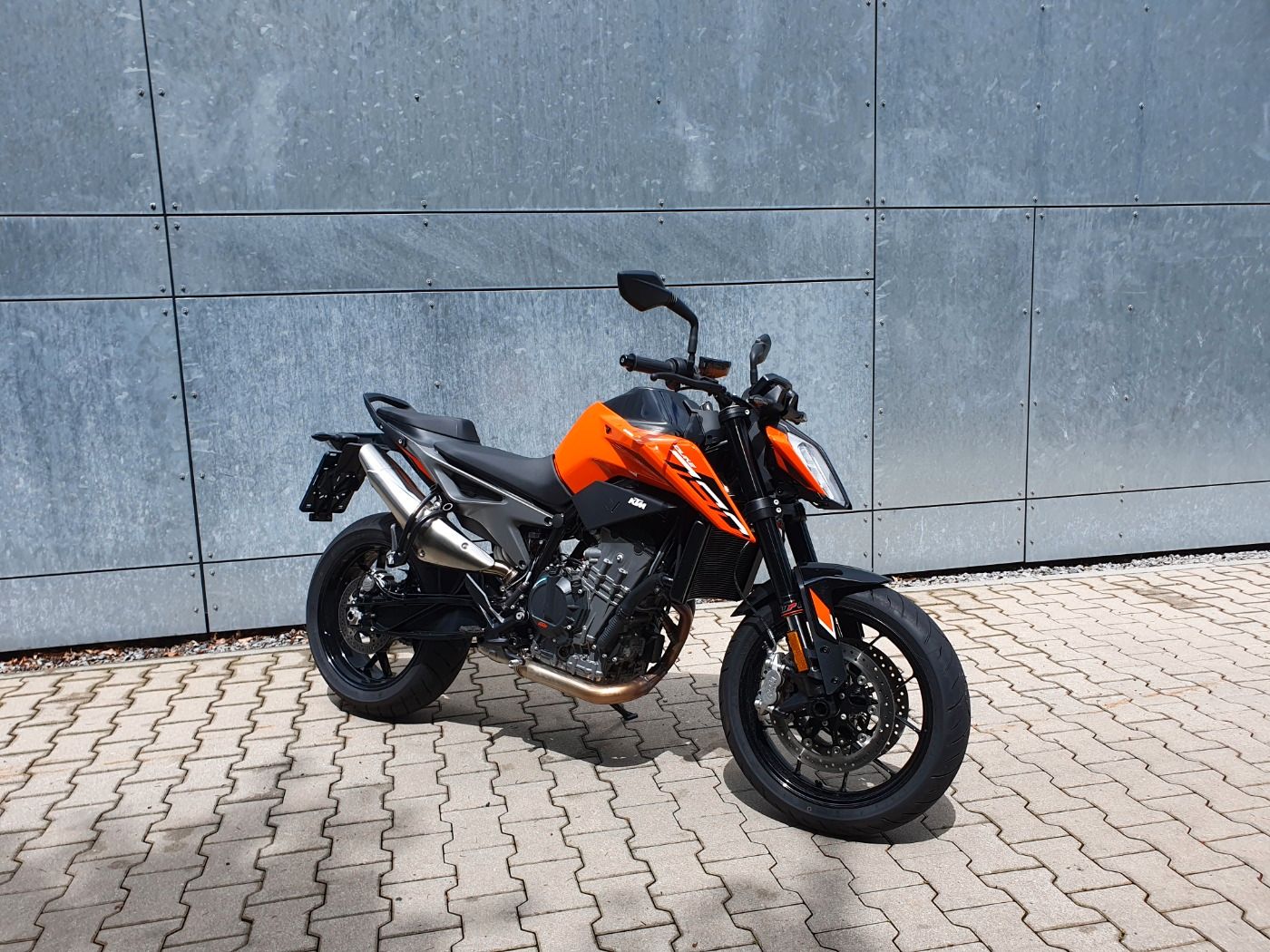 Fahrzeugabbildung KTM 790 Duke Modell 2024 beide Farben lagernd