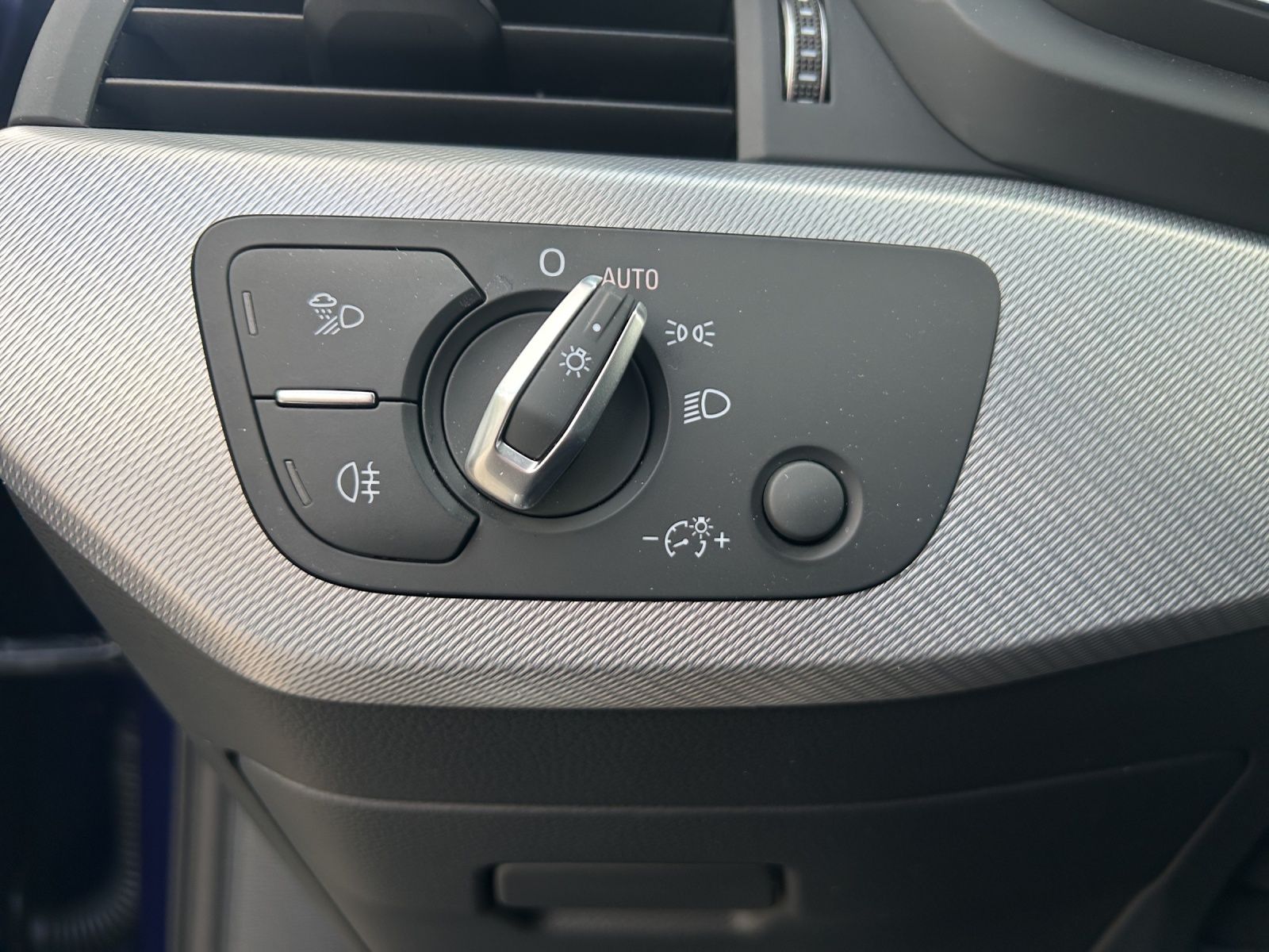 Fahrzeugabbildung Audi A4 Avant TFSI MATRIX B&O DAB