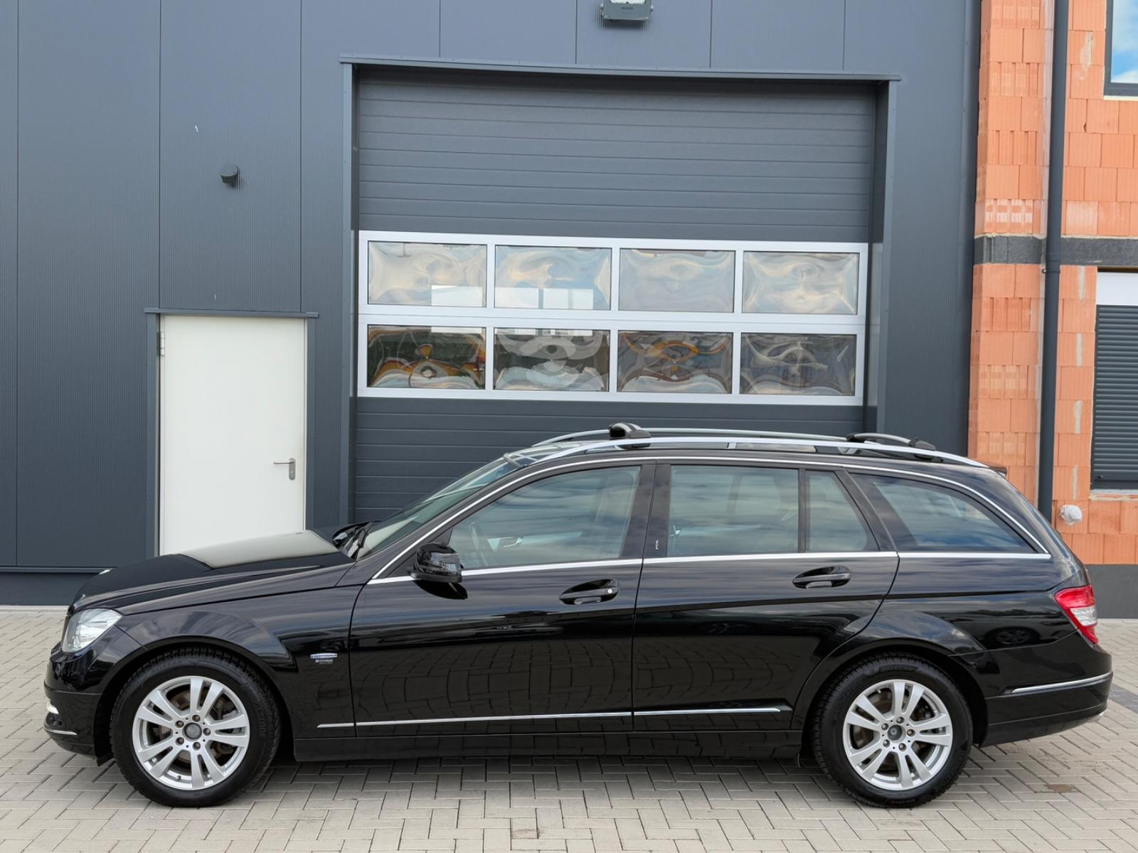 Mercedes-Benz C220 2010 — rear view