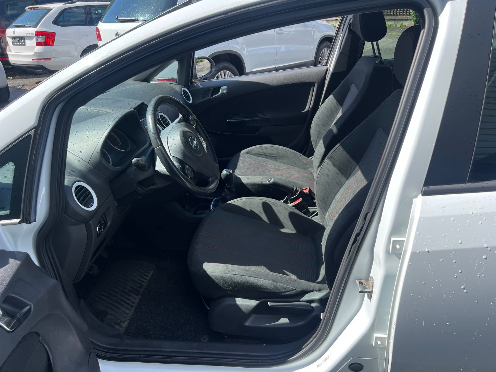 Fahrzeugabbildung Opel Corsa D 1.2 Color Edition