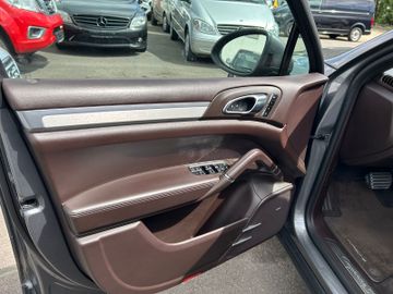 Porsche Cayenne - 10