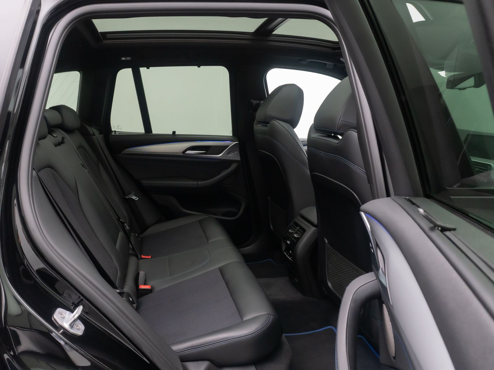 Fahrzeugabbildung BMW X3 xD20d M Sport 360&deg; AHK HUD H/K DAB Panorama