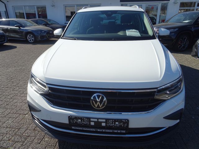 Volkswagen Tiguan Active 1.5 Navi LED Kamera Abstandstemp.