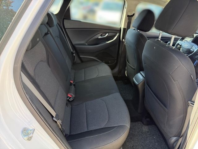 Fahrzeugabbildung Hyundai i30 cw Trend 1.5 T-GDI +KLIMA+NAVI+RFK+SHZ+UVM+