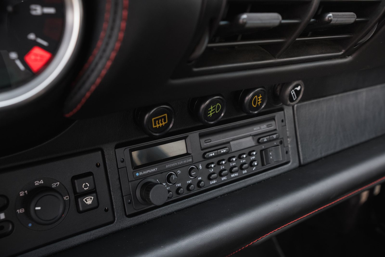 Fahrzeugabbildung Porsche 964 C4 Coupe-300 PS-18 Zoll Cup-KW Fahrwerk