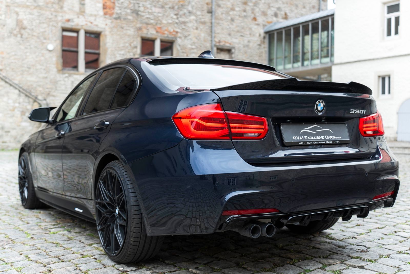 Fahrzeugabbildung BMW 330I M-Performance H&K LED CARPLAY KAM NAV ALC