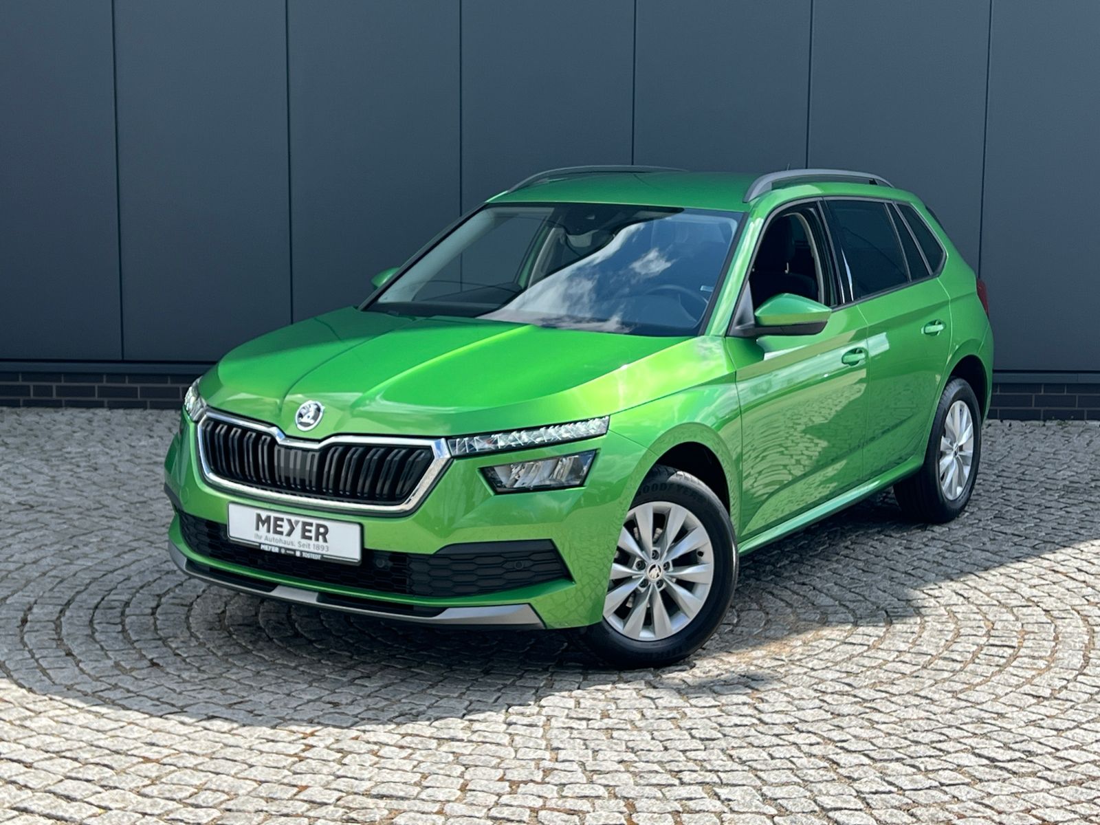 Fahrzeugabbildung SKODA Kamiq Ambition 1.0 TSI * AHK, LED, ACC, SmartLin