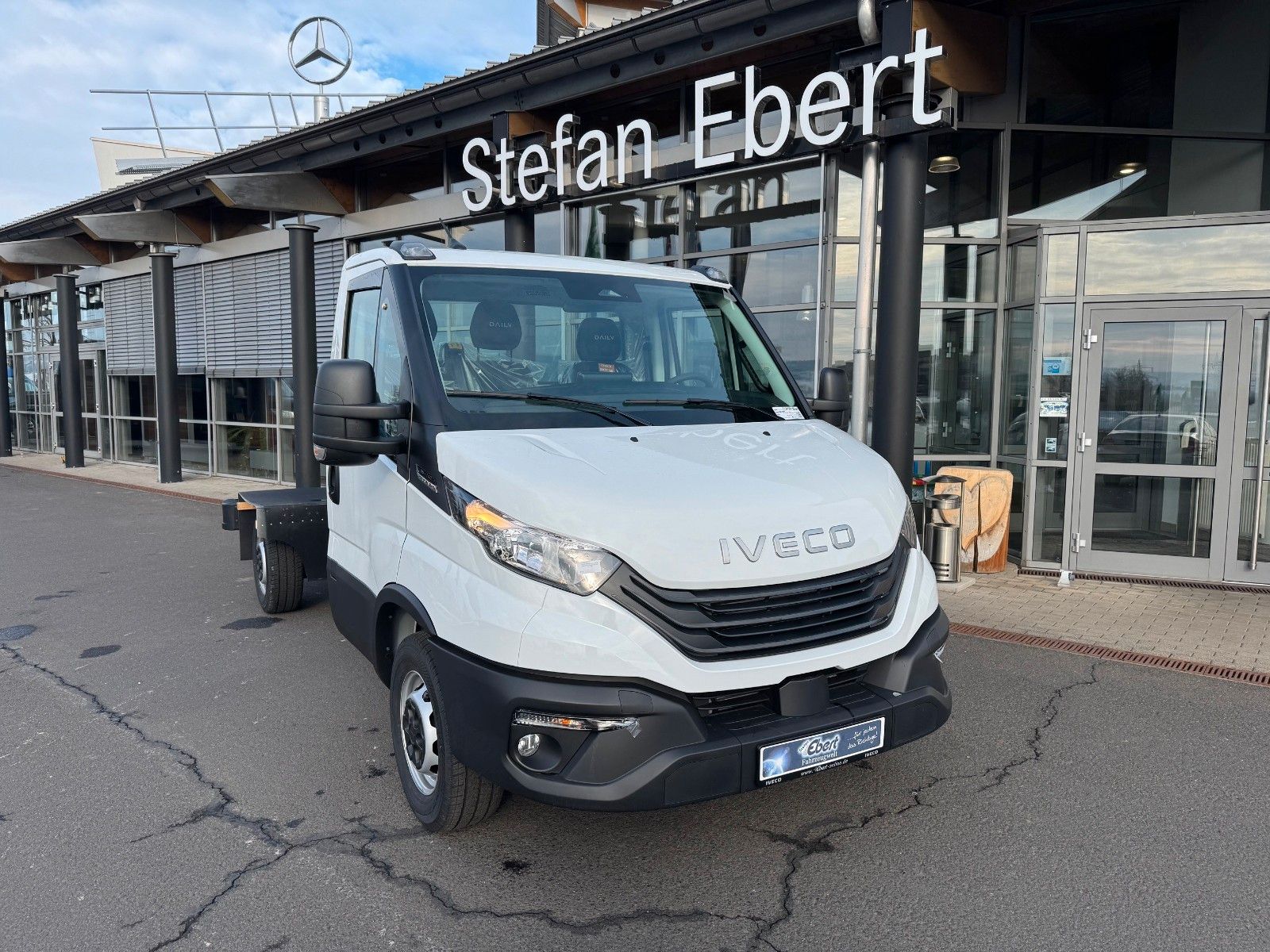 Fahrzeugabbildung Iveco Daily 35S14 HA8 Fahrgestell *R3.450mm*AHK*Luft*