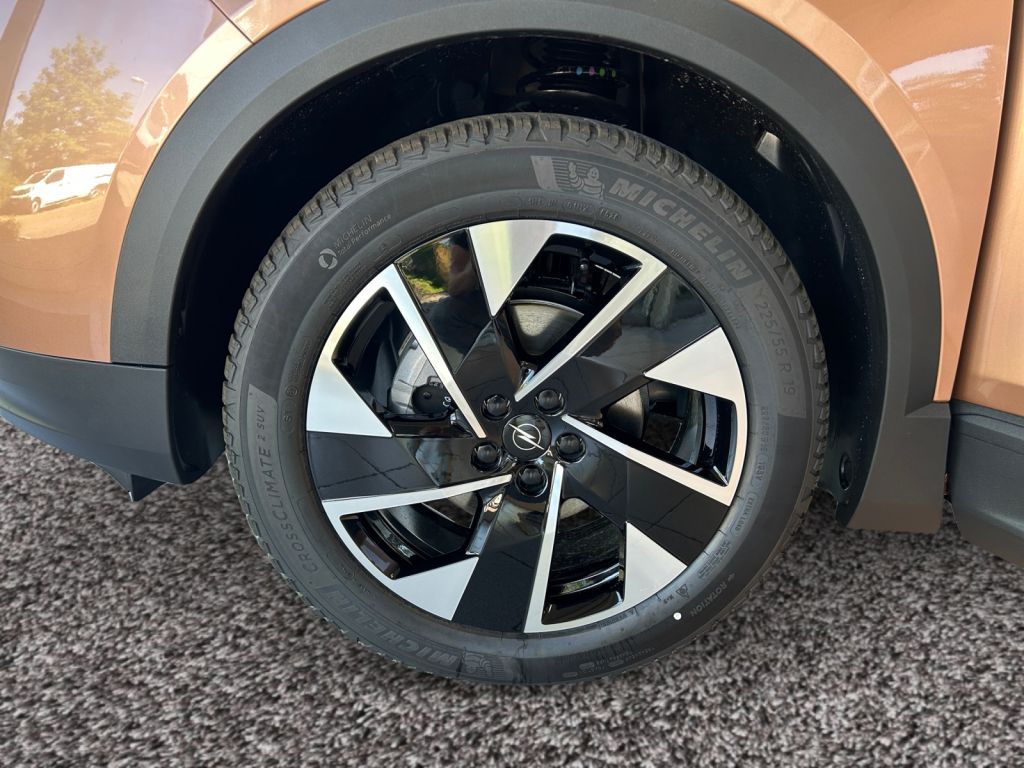 Fahrzeugabbildung Opel Grandland 1.2 DI Hybrid 48 V Automatik GS (K)