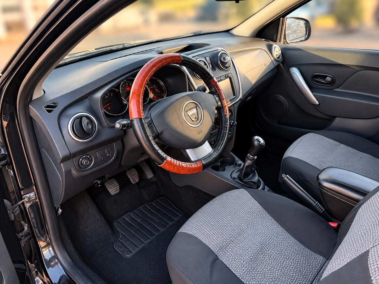Dacia Sandero 2015 — photo 15