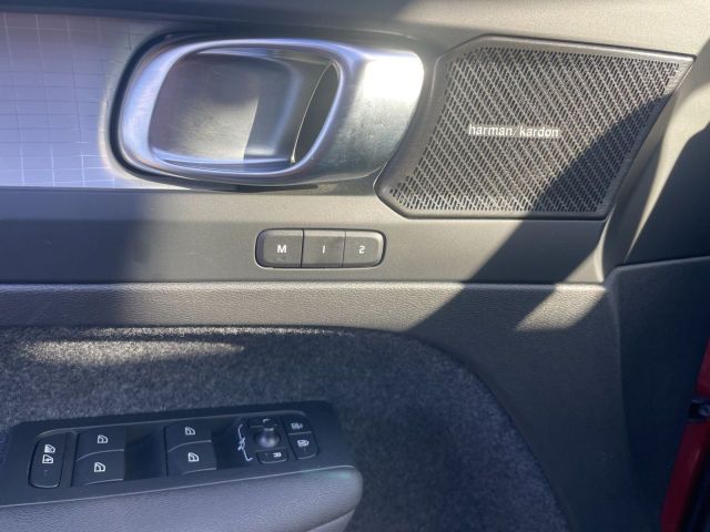 XC 40 B4 AWD Plus Dark (EURO 6d) LED+Keyless