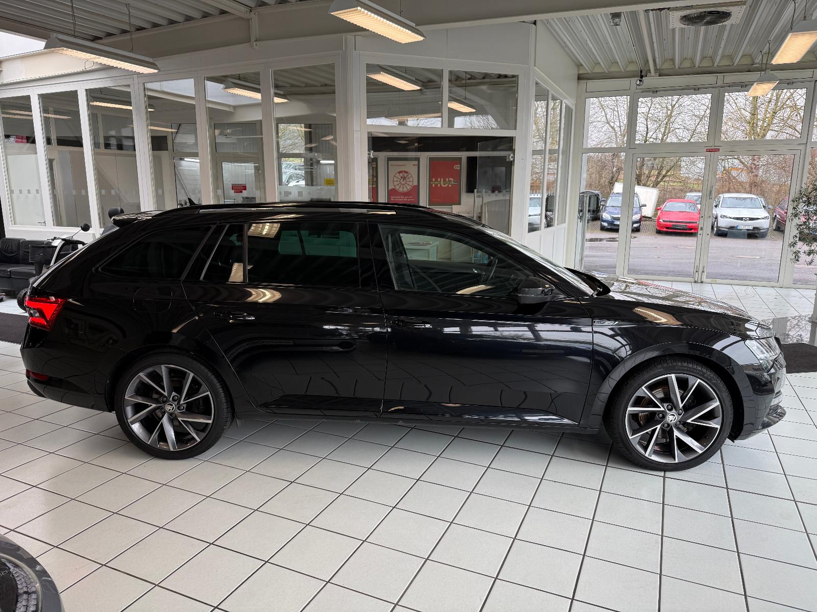 Skoda Superb Combi Sportline *DSG*LED*Keyless*1. Hand