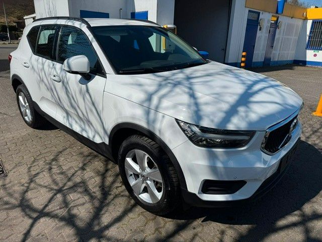 Fahrzeugabbildung Volvo XC 40 Momentum Core Assistenten AHK LED