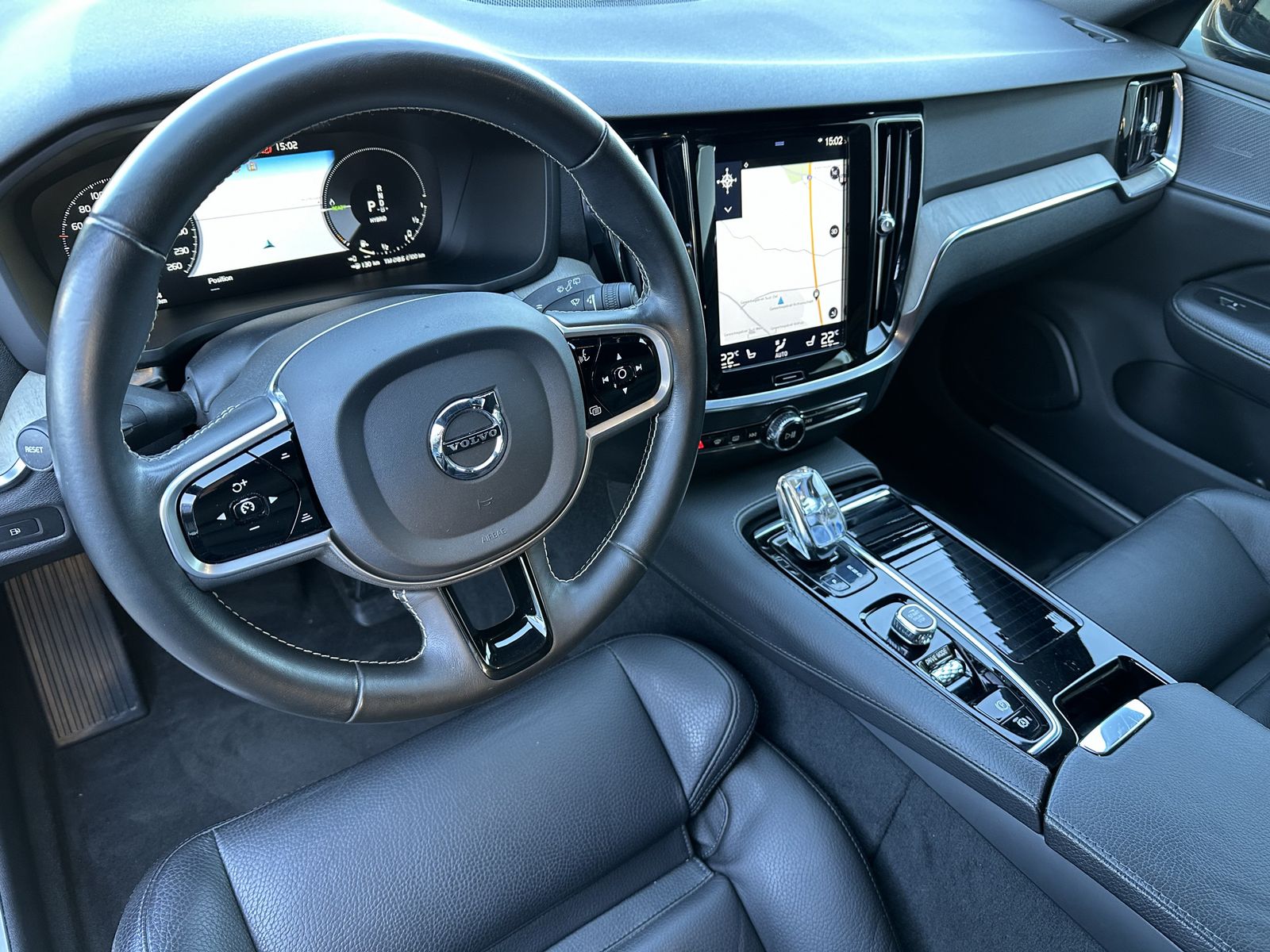 Fahrzeugabbildung Volvo V60 T8 AWD Inscription Hybrid NAV+LED+H&K+18ZOLL