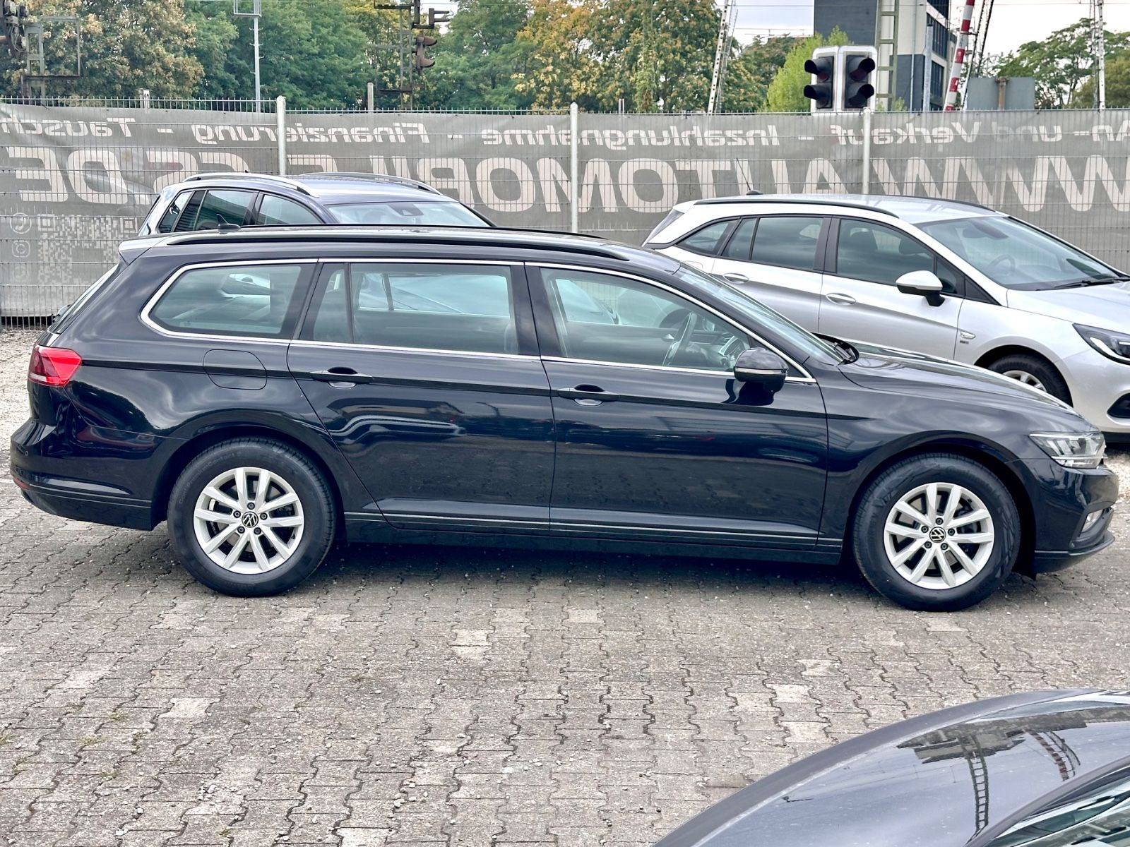Fahrzeugabbildung Volkswagen PASSAT VARIANT BUSINESS*AUTOM.+NAVI+1.HAND*