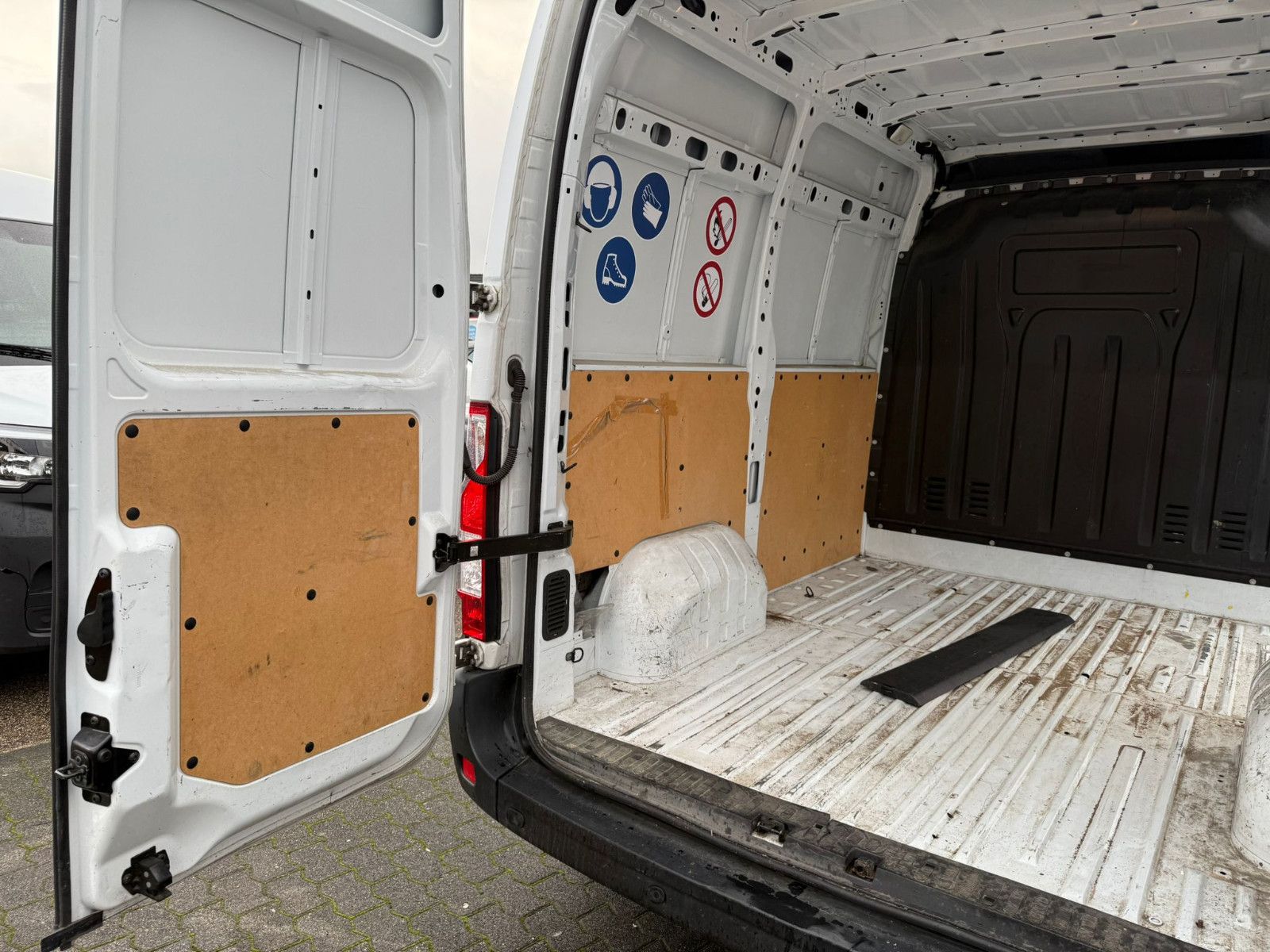 Fahrzeugabbildung Renault Master III KastenL1H2 HKa 3,5t/1.HAND/SCHECKHEFT