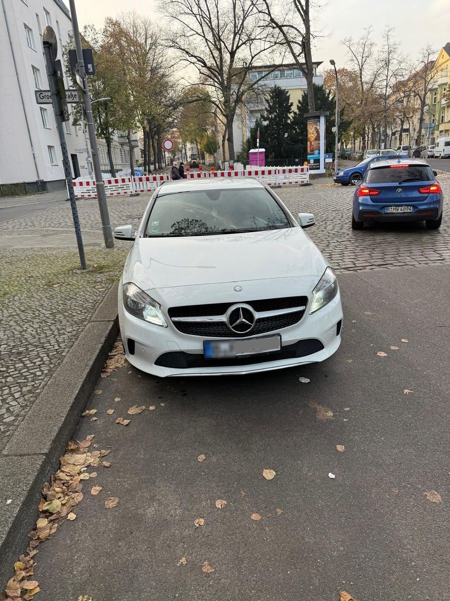 MERCEDES-BENZ A 180
