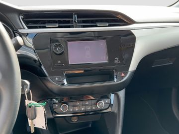 Fotografie des Opel Corsa F Sitzheizung Parkpilot Tempomat USB DAB+