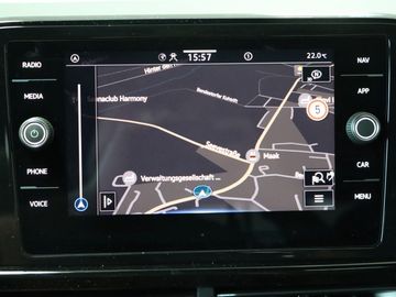 Fahrzeugverkauf 18 Volkswagen T-Roc 1.5 DSG R-Line Black AHK Pano Matrix Kame.
