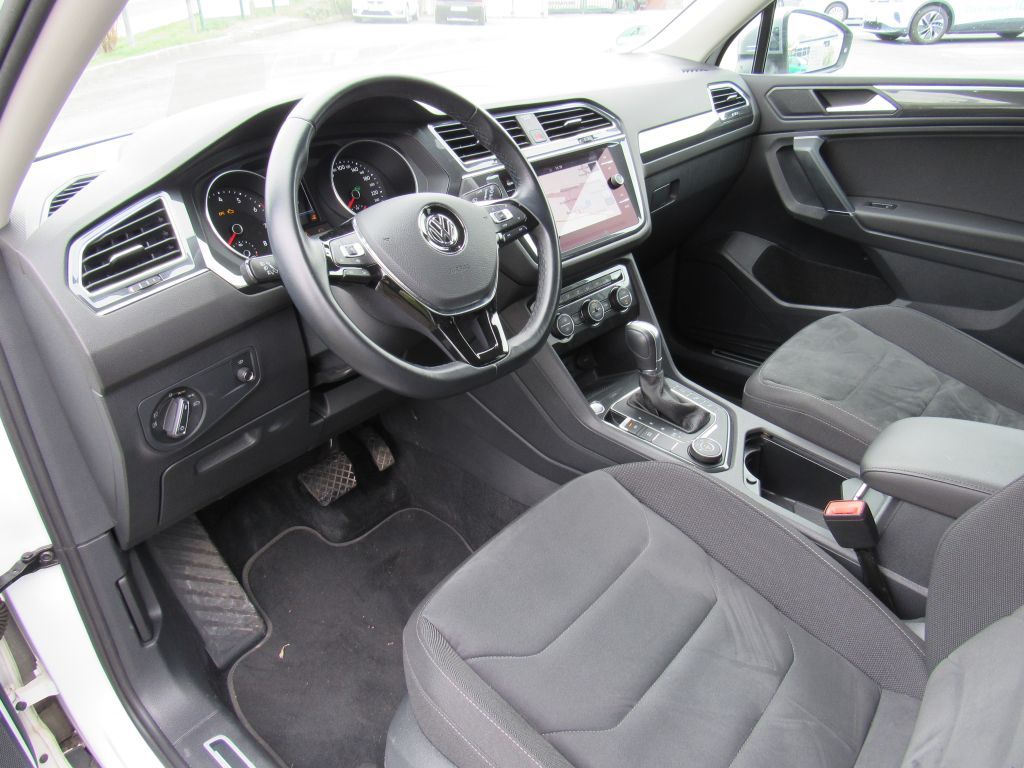 Fahrzeugabbildung Volkswagen Tiguan Allspace 2.0 TSI 4M DSG Highline, R-Line