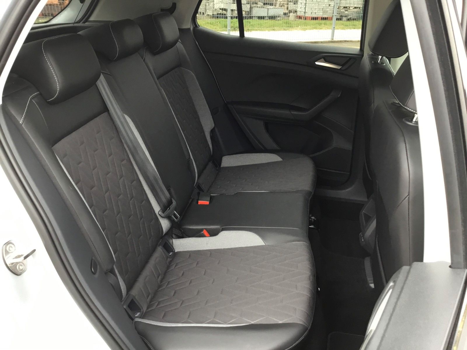 Fahrzeugabbildung Volkswagen T-Cross 1.0 TSI DSG GOAL+AHK+ACC+AppConnect+LED