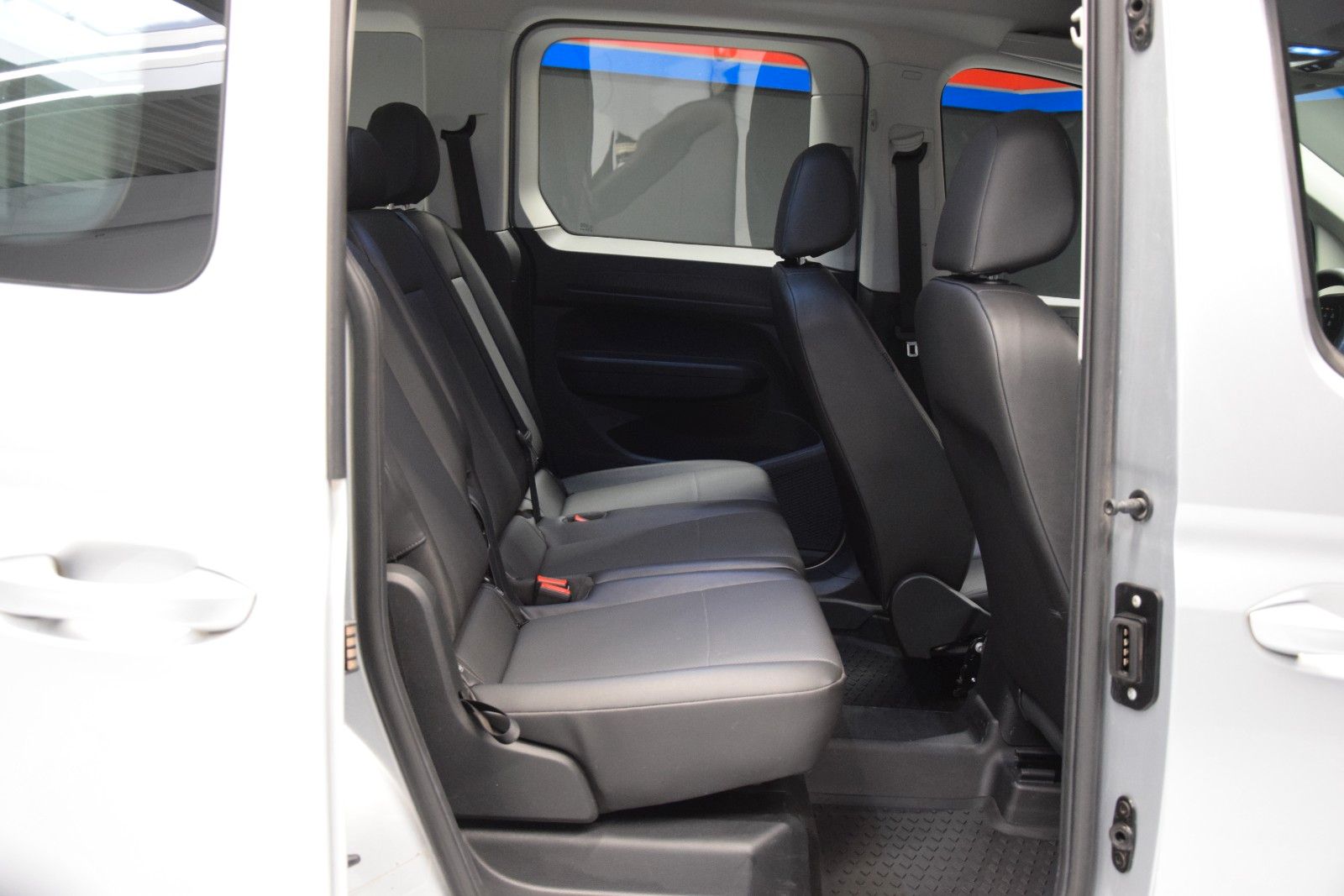 Fahrzeugabbildung Volkswagen Caddy Basis Tempomat 5. Sitzer DAB Leder PDC
