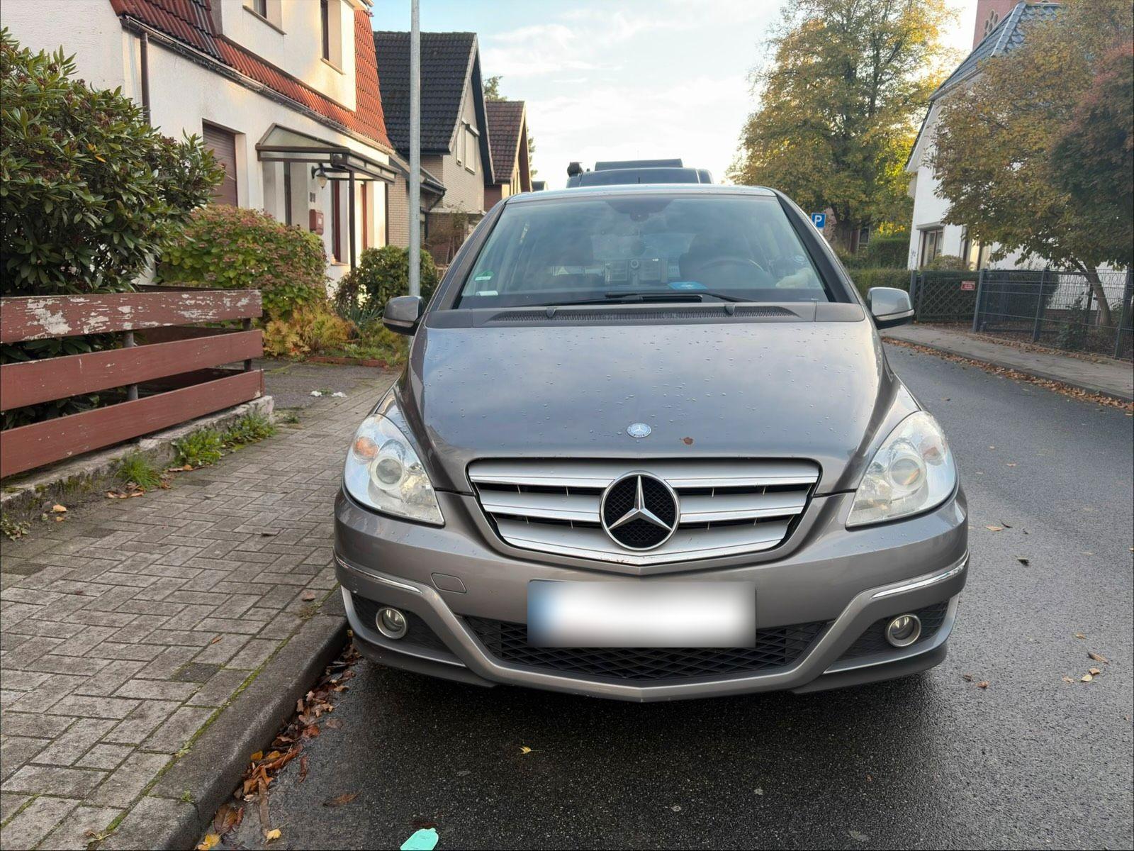 Mercedes-Benz B 180