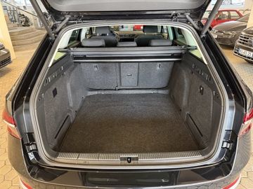 Fotografie des Skoda Superb Combi 2,0l TDI DSG Scout 4x4