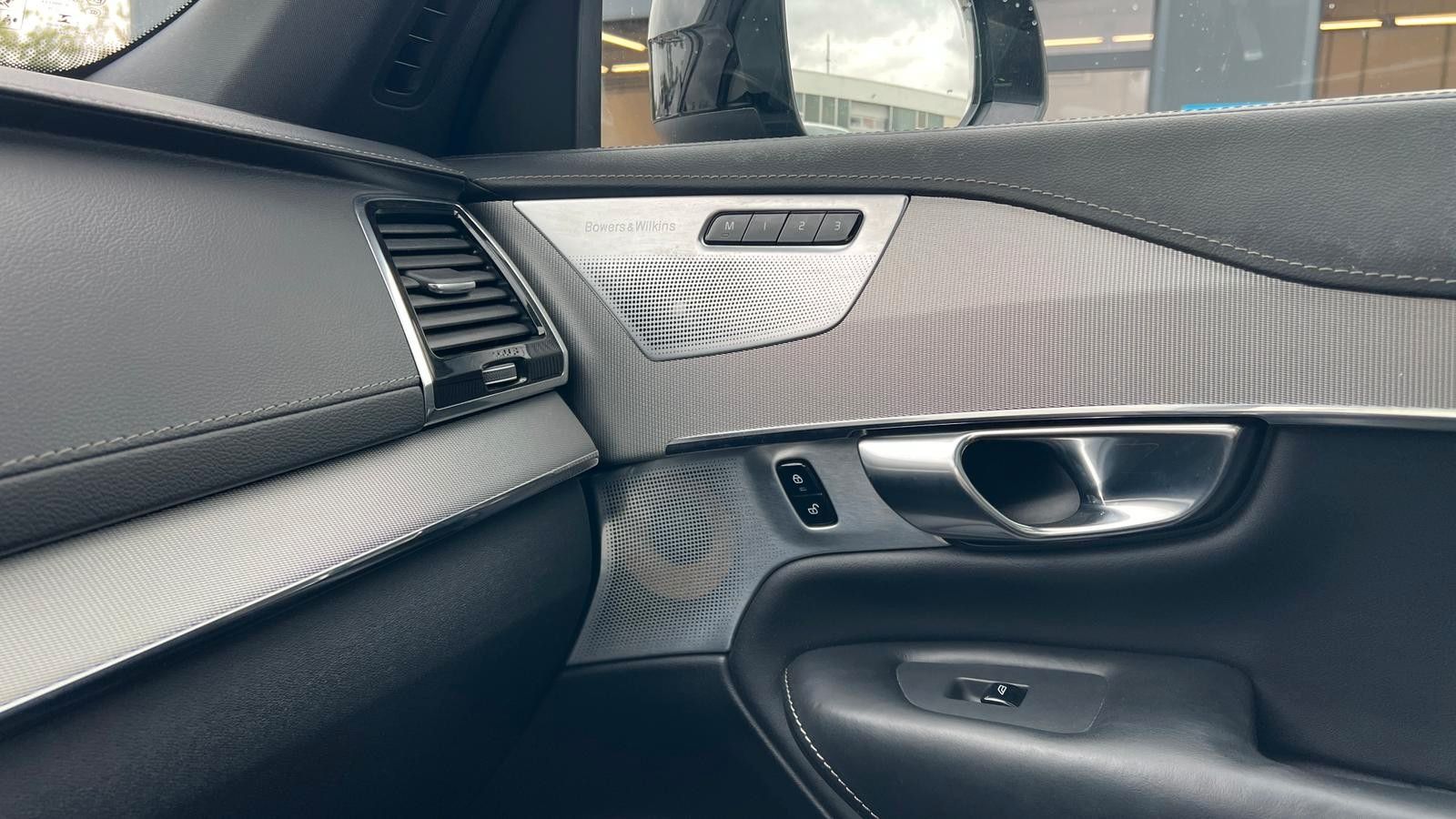 Fahrzeugabbildung Volvo XC90 T8 PHEV AWD R Design*360°*Massage*LUFT*B&W*