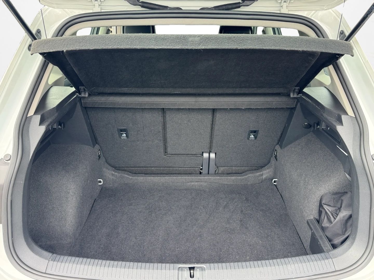 Tiguan 1.5 TSI *NAVI*LED*APP*