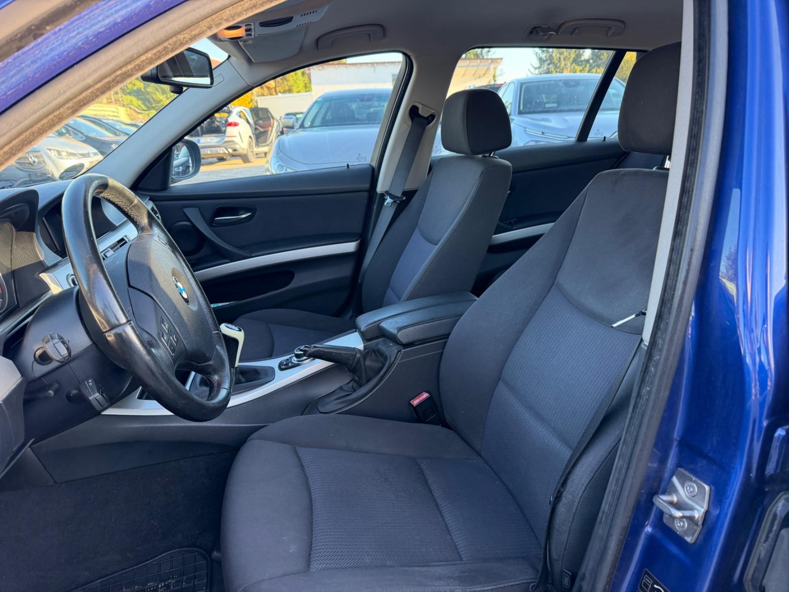 BMW 318 2010 — photo 10