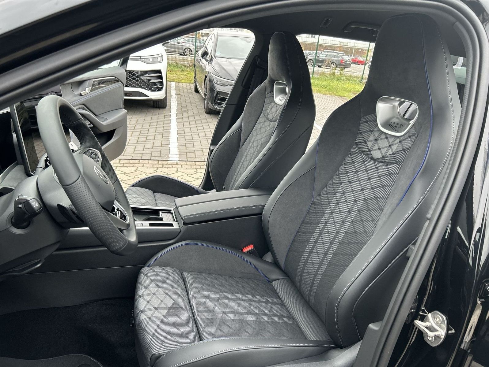 Volkswagen Passat - Bild 12