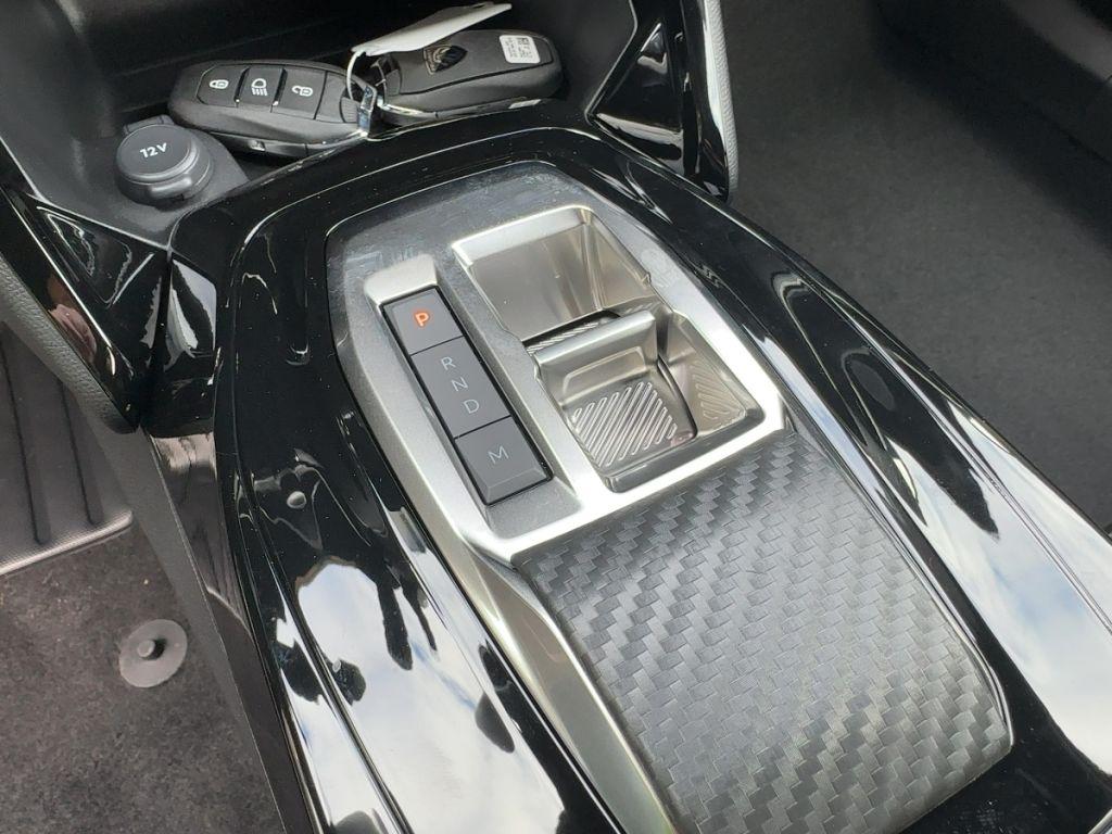 Peugeot 2008 Hybrid 145 e-DSC Allure, Navi, 360° Kamera